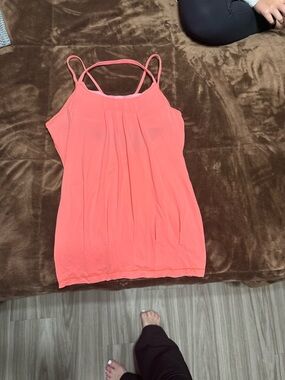Woman’s size 4 Lululemon Coral tank with built in bra